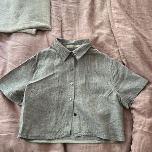 7115 by Szeki cropped linen button up, size M